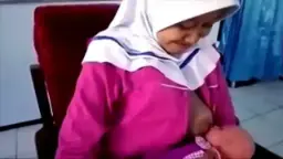 Mahasiswa Kebidanan Praktek Menyusui