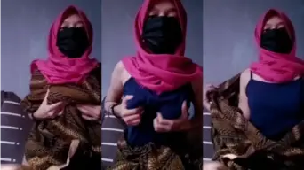 Riska Pake Kain Batik Remas TT Video by PornTrex Riska Pake Kain Batik Remas TT Video by PornTrex