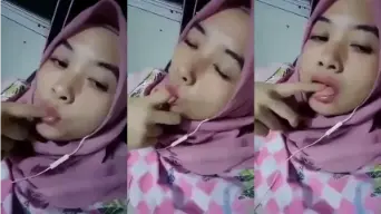 VCS Ukhtie Sange Ngemut Jari Video by PornTrex